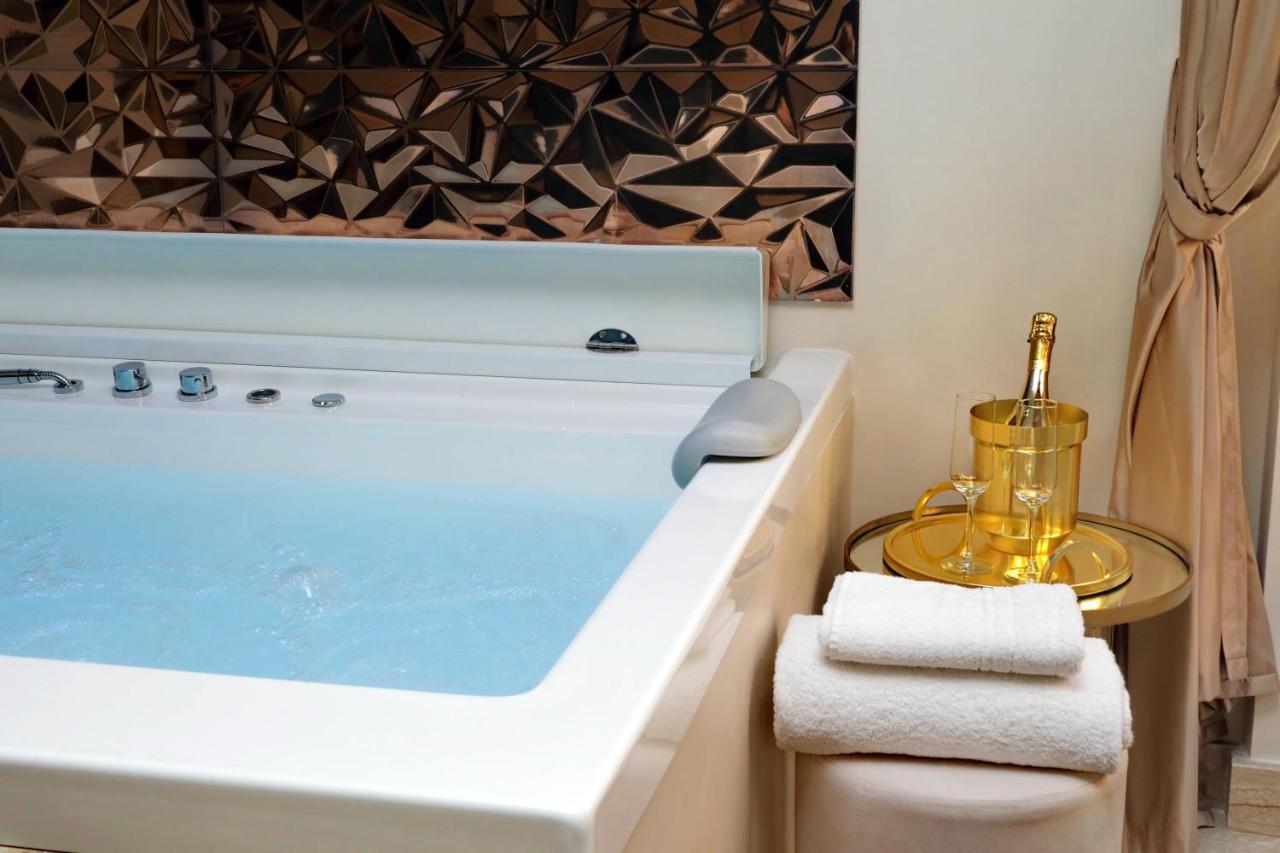 Spanish Hills Collection Luxury Suites & Jacuzzi Rome Bagian luar foto