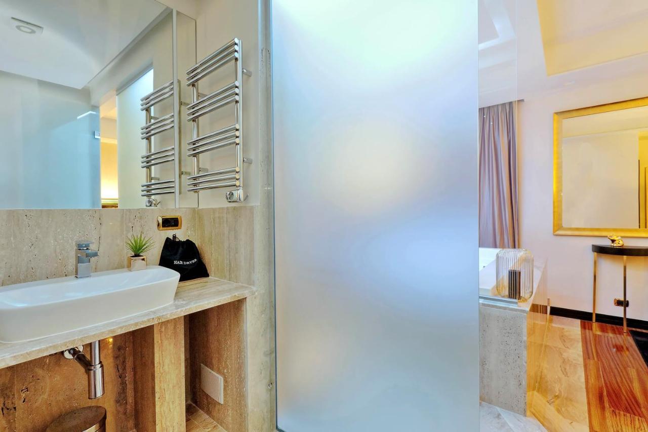 Spanish Hills Collection Luxury Suites & Jacuzzi Rome Bagian luar foto